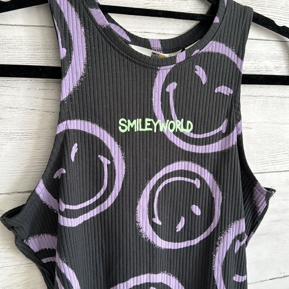 H & M Smiley World Smiles Tank and Biker Shorts - Picture 6 of 11